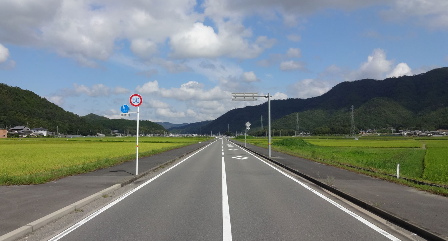 府道25号線。「ここは北海道か？」というほど走りやすい道が続きます。