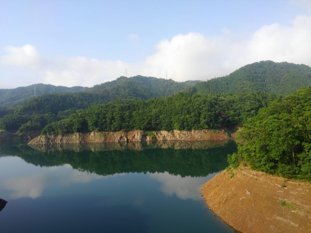 日吉ダム「天若湖（あまわかこ）」美しいダム湖の眺望が＾楽しめます。